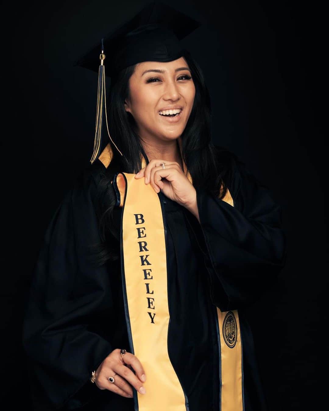 オリビア・タイのインスタグラム：「UC Berkeley Grad 2021 - Linguistics Major / Journalism Minor 👩‍🎓  2020 & 2021 forever changed my life, and I am so grateful for everyone who was part of my journey in becoming who I am today  What a beautiful, wonderful life ✨  I figured I’d post this because I realized I never actually talked about graduating when I actually graduated 🤷‍♀️  Photo taken by @domore_studio 🤩  My timeline: 2002 - started college when I was 13 2007 - transferred to UCLA & started YouTube 2008 - hit my first few million views on YouTube & started touring 2009 - left UCLA to pursue music + entrepreneurship… & got called all sorts of horrible names and got Asian shamed for years 2011 - opened a music teaching studio + started 2 other businesses at the same time… which were also frowned upon… 2012 - got into Berkeley, but didn’t go because I wanted to go back to UCLA 2013 - got into Berkeley AGAIN, but still didn’t go because I apparently have no brain 2017 - sold music studio & met Chris! 2018 - applied to Berkeley because Chris was also applying to transfer & I guess I was delusional 2019 - to my surprise, I got into Berkeley for the THIRD TIME… and decided to just go for it 2020 - started Berkeley the same time I started doing dōTERRA  2021 - graduated from Berkeley the same day I received my US Founders 2.0 trophy  GO BEARS 🐻 💛 💙   If I could go back and change ONE THING: I wish I wasn’t like 12 years older than all my classmates 🫠 because it was hard to relate and make friends  I will say though - the friends that I did make (despite the generation gap) are SO COOL AND SO SMART AND SO AMAZING I AM NOT WORTHY 💜  #berkeleypov #berkeleybound #ucberkeley #berkeleyca #gobears #gobears🐻 #linguisticsmajor」