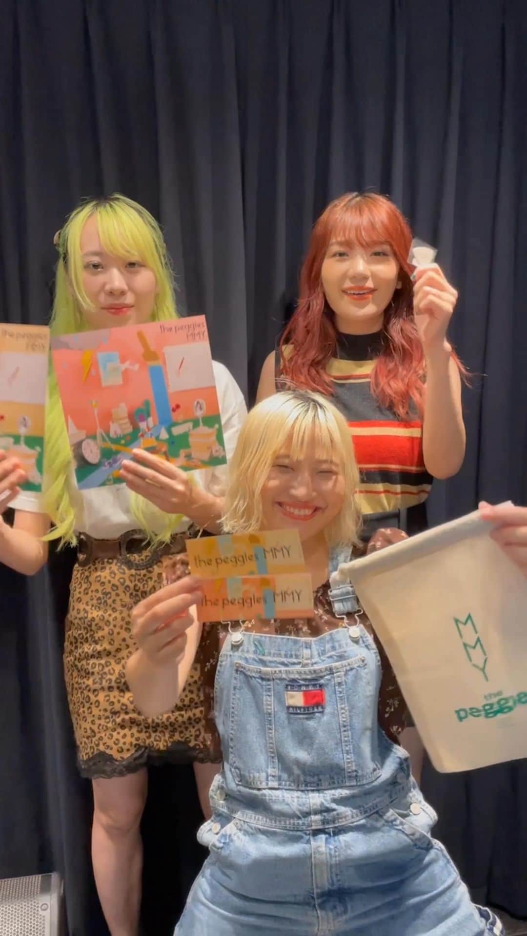 のインスタグラム：「＼特典紹介／  9月7日発売 #thepeggies「#MMY」 CD購入者特典はチェックしてますか？🎶  🎁ピック、巾着袋、キーホルダー、ステッカー、メガジャケ  数に限りがあるので、必ずゲットしたい方は予約を🔥」