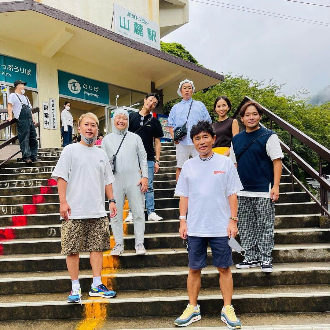 浜田雅功の旅日記さんのインスタグラム写真 - (浜田雅功の旅日記Instagram)「最高の景色を見に千葉のてっぺんへ🏔  #FANYチャンネル #浜ちゃんと後輩と行く千葉房総で休日 #浜田雅功 #ライセンス井本 #どりあんず平井 #どりあんず堤 #サカイストマサヨシ #ミサイルマン岩部 #ゲラゲラ星人 #ヒロド歩美 #鋸山 #ロープウェイ」9月3日 8時19分 - hamachankyuzitsu