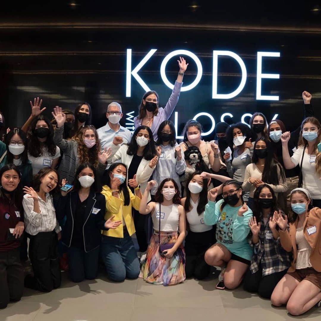 カーリー・クロスさんのインスタグラム写真 - (カーリー・クロスInstagram)「10 PHOTOS FOR 10 WEEKS OF @kodewithklossy CAMPS. 💥  ✅ 7th summer of coding camps ✅ 12,000+ scholarships offered around the globe, creating a chance for girls + non-binary individuals to get their foot in the STEM door.  This summer would simply not be possible without instructors and instructor assistants who showed up each day with encouragement + positivity especially for our first hybrid virtual & in-person year.  To our partners @Apple, @CarolinaHerrera, @Deloitte, @EsteeLauder, @GoldmanSachs, @Google, @infosys, @WeWork & @Wix: by enhancing our new curricula, hosting camps on-site, and so much more, you all are playing a crucial role in creating more pathways into STEM. I am honored to stand beside brands that believe in KWK’s mission & know that the future of technology is richer with diversity.  To our speakers who took time out of their busy schedules to share words of wisdom with our community, Marizza Delgado, Sarah Adewumi, Vrinda Gupta, Christina Wooton, Kate Lee, Christine Marzano, Deb Golden, Hannah Bronfman, Samantha Wiener, Crystal Sai, Etasha Donthi, Maria Herne + so many more, thank you thank you!  Last but not least, to our scholars:  You brought open minds, dedication, and some killer TikTok skills this year. I cannot wait to see what you choose to do with your new coding superpowers. You’re officially part of the KWK family and we’re rooting for you always.   The future looks brighter because of all of you! xx」9月3日 9時08分 - karliekloss