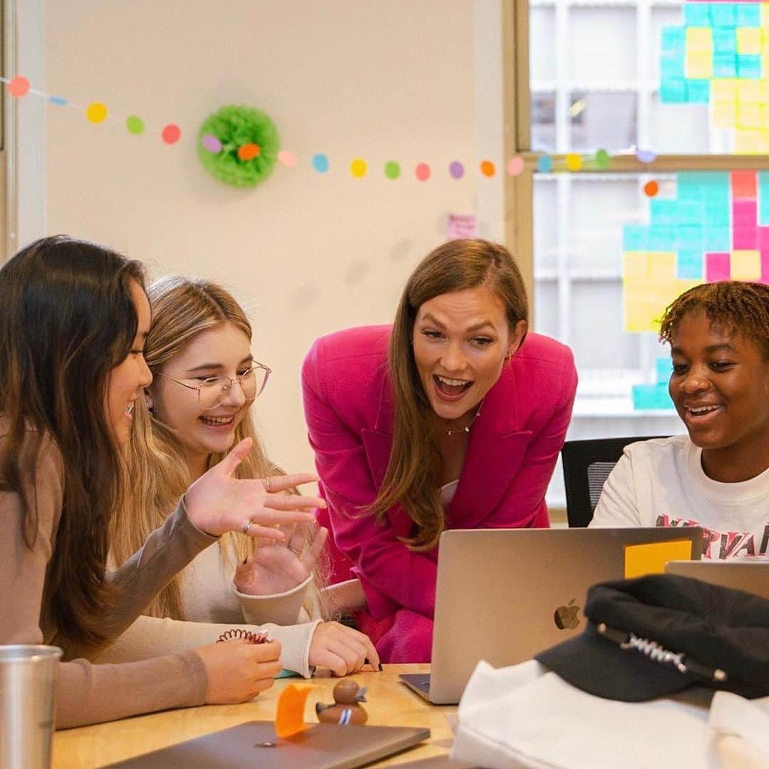 カーリー・クロスさんのインスタグラム写真 - (カーリー・クロスInstagram)「10 PHOTOS FOR 10 WEEKS OF @kodewithklossy CAMPS. 💥  ✅ 7th summer of coding camps ✅ 12,000+ scholarships offered around the globe, creating a chance for girls + non-binary individuals to get their foot in the STEM door.  This summer would simply not be possible without instructors and instructor assistants who showed up each day with encouragement + positivity especially for our first hybrid virtual & in-person year.  To our partners @Apple, @CarolinaHerrera, @Deloitte, @EsteeLauder, @GoldmanSachs, @Google, @infosys, @WeWork & @Wix: by enhancing our new curricula, hosting camps on-site, and so much more, you all are playing a crucial role in creating more pathways into STEM. I am honored to stand beside brands that believe in KWK’s mission & know that the future of technology is richer with diversity.  To our speakers who took time out of their busy schedules to share words of wisdom with our community, Marizza Delgado, Sarah Adewumi, Vrinda Gupta, Christina Wooton, Kate Lee, Christine Marzano, Deb Golden, Hannah Bronfman, Samantha Wiener, Crystal Sai, Etasha Donthi, Maria Herne + so many more, thank you thank you!  Last but not least, to our scholars:  You brought open minds, dedication, and some killer TikTok skills this year. I cannot wait to see what you choose to do with your new coding superpowers. You’re officially part of the KWK family and we’re rooting for you always.   The future looks brighter because of all of you! xx」9月3日 9時08分 - karliekloss