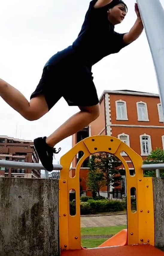 泉ひかり（パルクール）のインスタグラム：「Chill training  🎥 @hanaho_yamamoto  👕 @kait_sith_  @etrefort_parkourclothing  #parkour #parkourgirl #girlspower #girlparkour #freerunning #parkourgirls #seeanddo #traceuse #traceur #running #training #jump  #activity #movemet #traceuselife #lache #パルクール #パルクール系女子 #女子トレーサー #フリーランニング #トレーニング #趣味  #フィットネス #跑酷」
