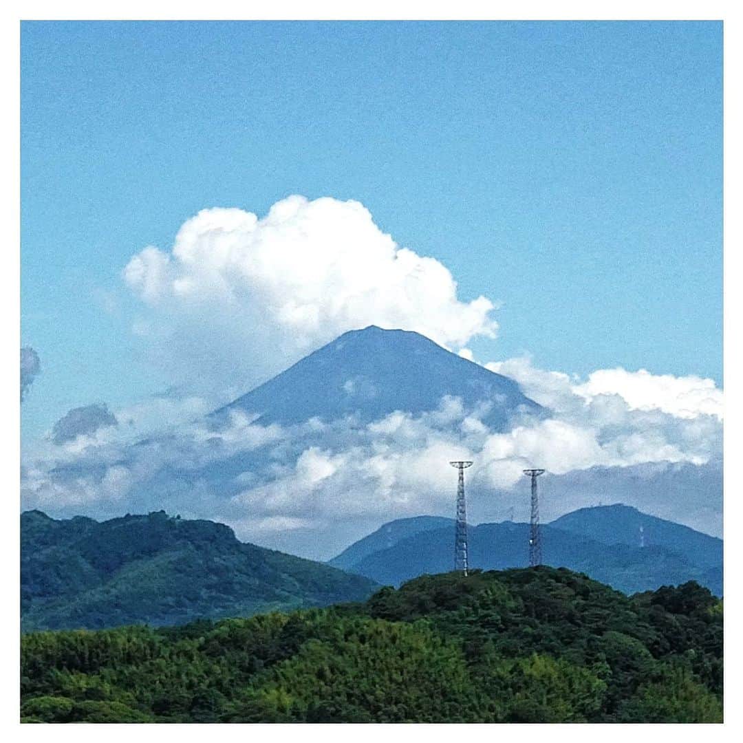 さだまさしさんのインスタグラム写真 - (さだまさしInstagram)「今日の富士山🗻 . #富士山 #さだまさし #sadamasashi」9月3日 11時31分 - sada_masashi