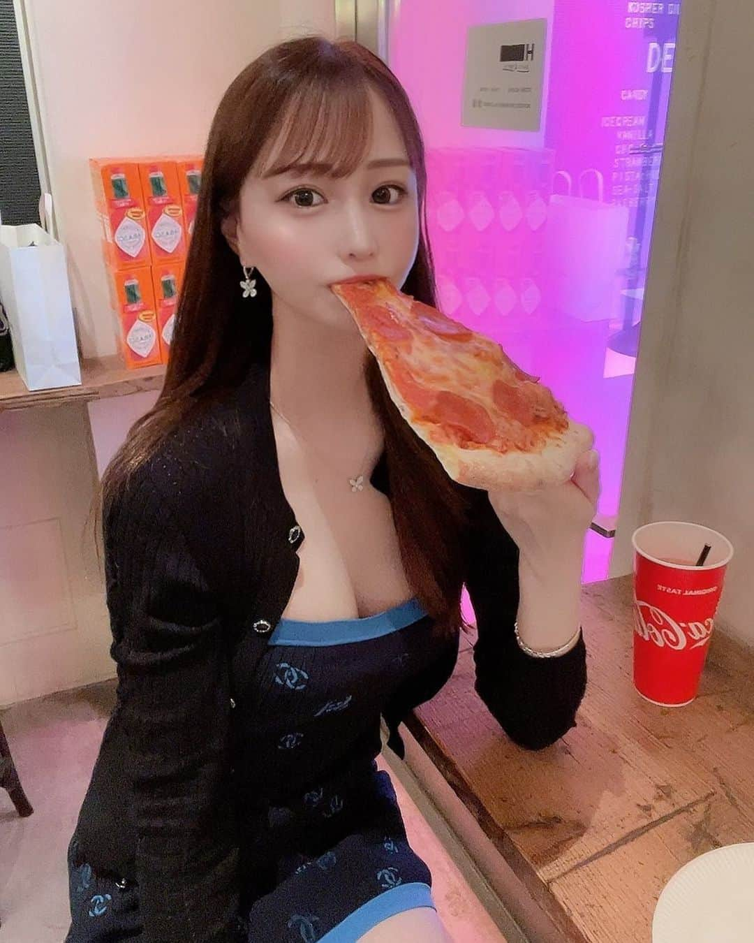 れみれみさんのインスタグラム写真 - (れみれみInstagram)「CHANEL💠 ・ #chanelcode  #pizzaslice」9月3日 21時15分 - remiremi122