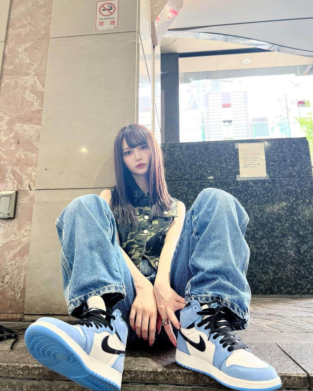 山本望叶のインスタグラム：「青可愛い💙🌀  #ootd #code #コーデ #夏服 #shein #dickies #nike #gyda #スニーカー #airjordan」