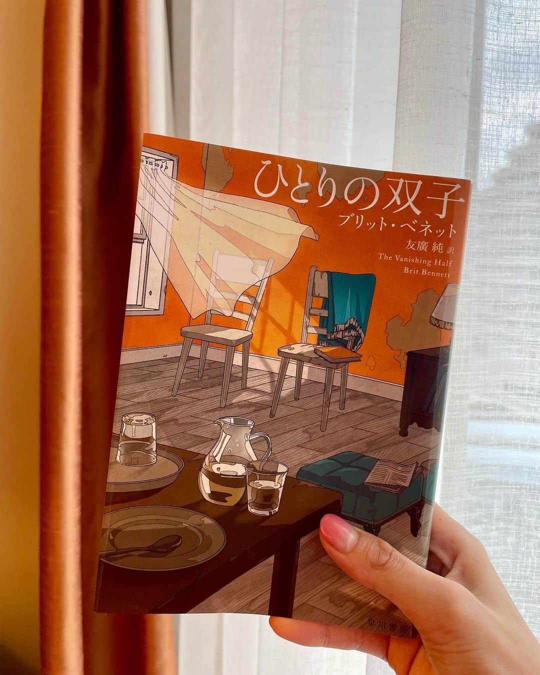 森田涼花のインスタグラム：「📚🧡  "The Vanishing Half " @nyancat_16  #にゃんというひとりごと」