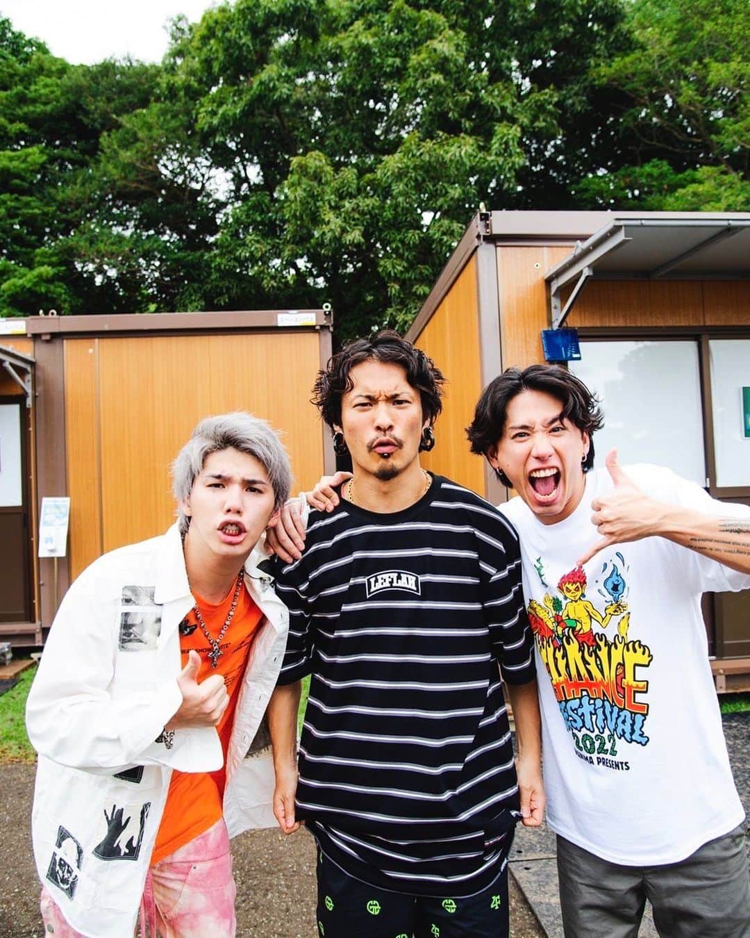 Taka のインスタグラム：「WANIMAワンチャンフェス。ケンタがいなかったら今日という日はきっとまだまだ訪れることはなかった。 でもマイファスのライブに初めて歌で参加してみて、、、  いやー楽しかった。😌 この日が来るまで長かったけど、でもやっとスッキリした。ありがとうマイファス。ありがとうWANIMA。僕は明日が本番です！笑笑 #wanima#myfirststory #oneokrock#kumamoto#1chancefestival2022」