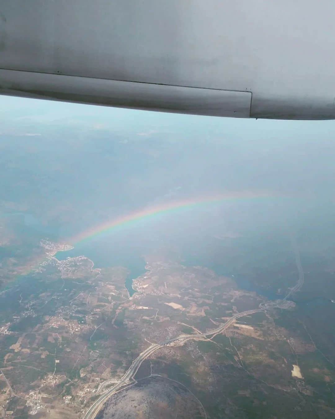 ミア・イエルコフのインスタグラム：「What a great morning 🧿🌈」