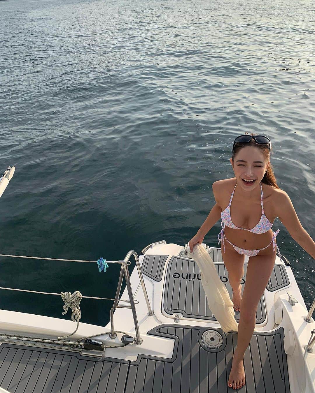 キム・ボラムのインスタグラム：「여름은 갔지만 르라미는 사계절 내내 비키니 업데이트 예정 🔥」