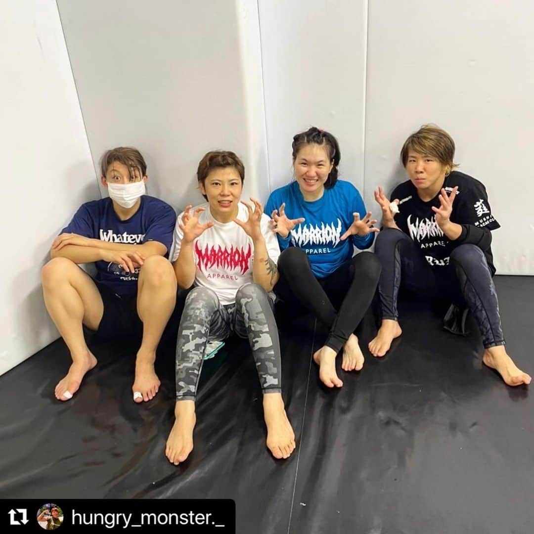 杉山しずかのインスタグラム：「やられてやられて強くなる！ 強い人たち！ #Repost @hungry_monster._ with @use.repost ・・・ つおい女子3人と🦖  #リバーサルジム新宿mewe #MMA #代々木　#格闘技　#UFC  #マリオンアパレル　#マリアパファイター #レスリング　#柔道」