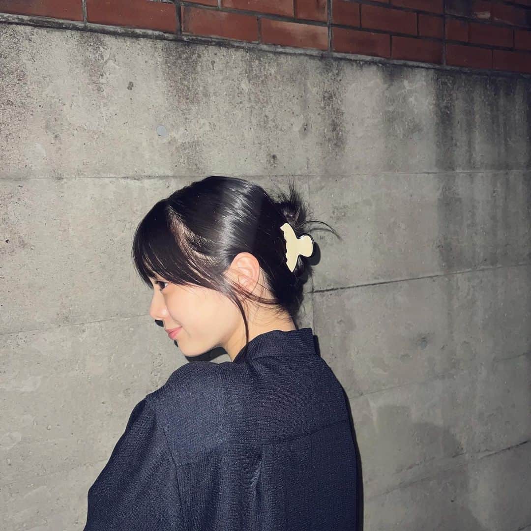 紺野彩夏のインスタグラム：「最近のお気に入りのヘアアレンジ☺︎ クリップは @alexandredeparis_japan さんのものです🙆‍♀️ 今回、大丸札幌店1階特設会場で、9月7日（水）～9月13日（火）ALEXANDRE DE PARIS　POP UP STORE開催されるみたいです！ ３万３千円（税込）でお買い上げの方にはノベルティ（※数に限りがあります）もあるみたいなのでお近くの方はチェックしてみてください〜！ #ALEXANDREDEPARIS #アレクサンドルドゥパリ」