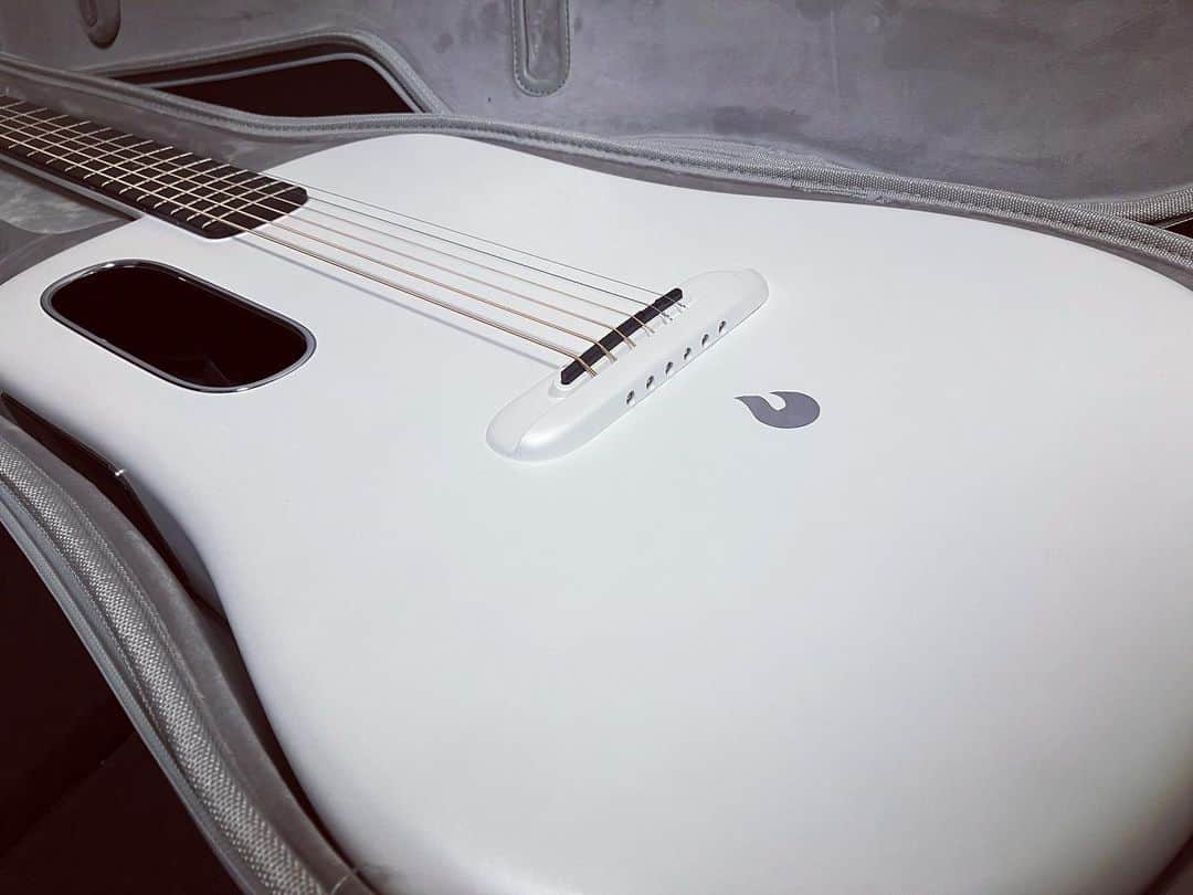 きこりさんのインスタグラム写真 - (きこりInstagram)「LAVA ME 3🎸 #guitar #lavame3 #smartguitar」9月3日 18時56分 - kikori1111