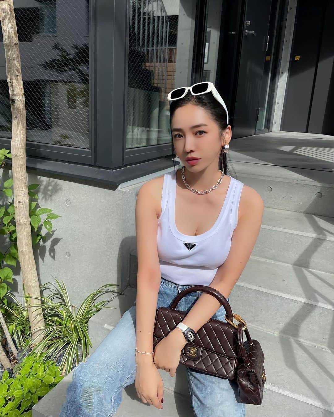 megbabyのインスタグラム：「もう9月なのに白タンク着てるわたし😳😧  小物は秋っぽく👜👞🍂🌰  みんな秋はどんな格好するのかな？🧐」
