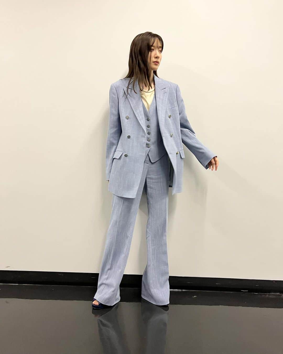 のインスタグラム：「・ とっても好みなthree-piece👗🤍 チームドリポニでTGCでした☺︎ あと３日で最終回。 見届けてくださいまし🦄」