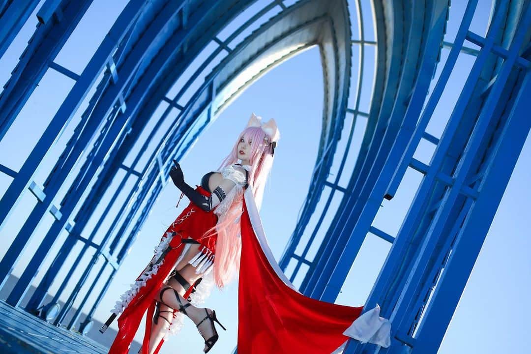 shikaのインスタグラム：「The sky is blue in autumn！！  Позëмка  #arknights #アークナイツ #arknightscosplay #明日方舟 #コスプレ#コスプレイヤー#コスプレ女子 #cosplay #cosplaygirl #cosplayer」