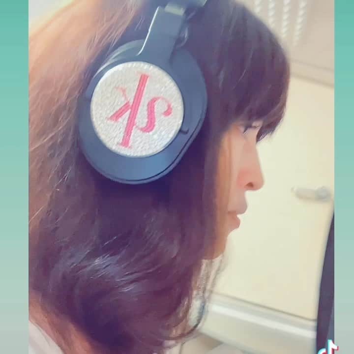 宇徳敬子のインスタグラム：「#レコーディング は #happiness  #歌えるヨロコビに感謝します#💖 #宇徳敬子 #selfie #uk #recording  @utoku_keiko」