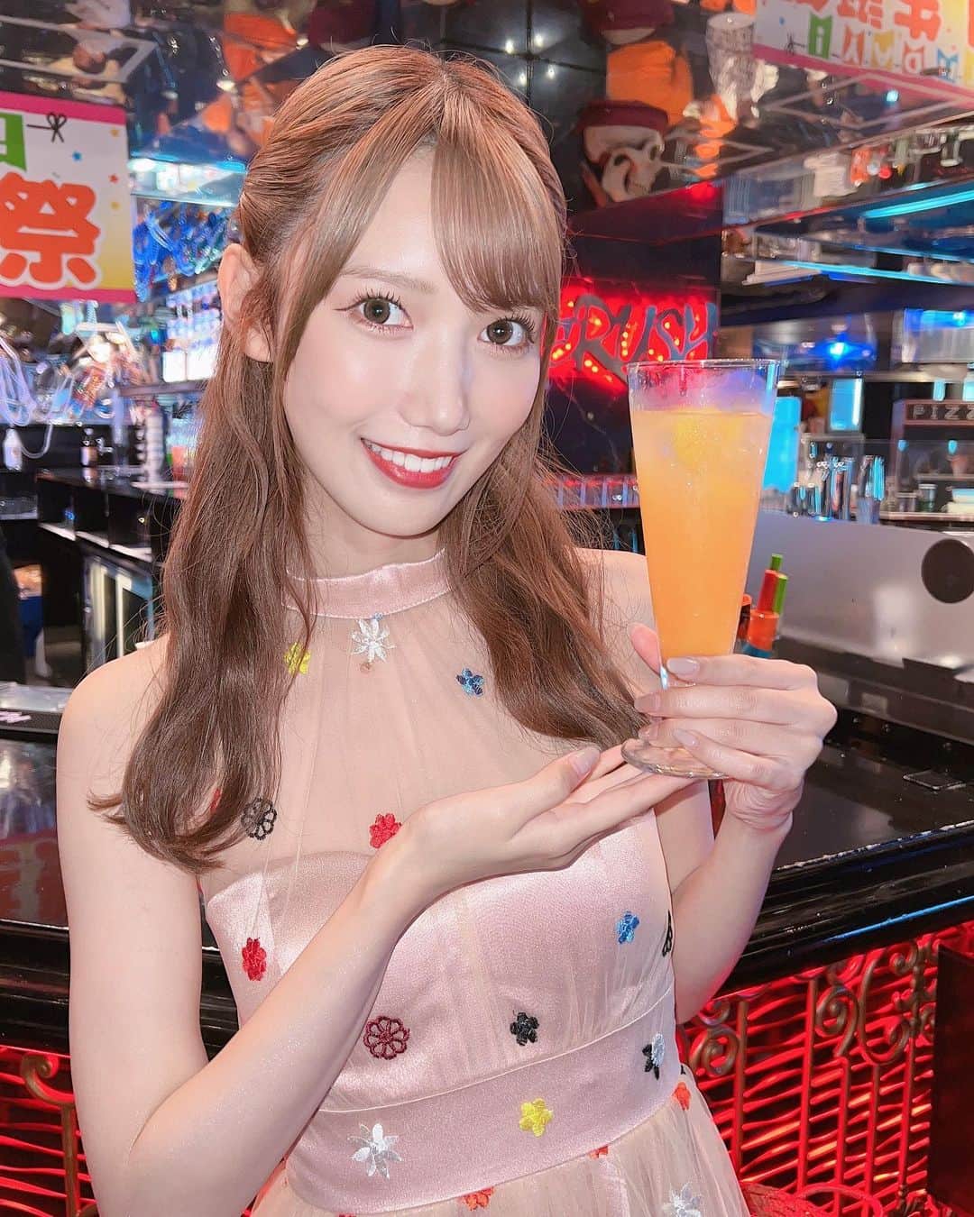 田中菜津美のインスタグラム：「. 22歳の生誕イベント来てくださった方 ありがとうございました🎂 . 皆さんにお祝いしてもらって 無事22歳迎えれました😊🧡🧡 . 9/23に東京でも生誕祭あるので お待ちしてます❣️ 22歳も頑張るねー！いつもありがとう✨ . #田中菜津美生誕祭2022 #22歳 #beerush」