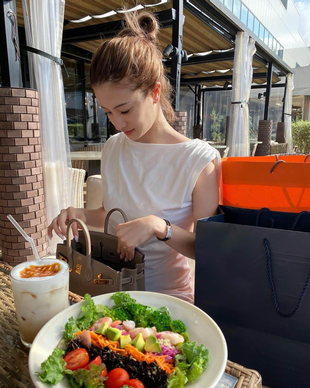 miiのインスタグラム：「野菜が大好き過ぎる。 コブサラダ毎日食べたい🥒」