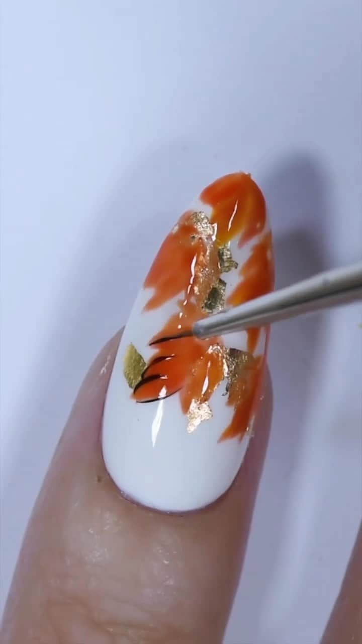 NailsVideosのインスタグラム：「Autumn nails by @yagala 🍁」