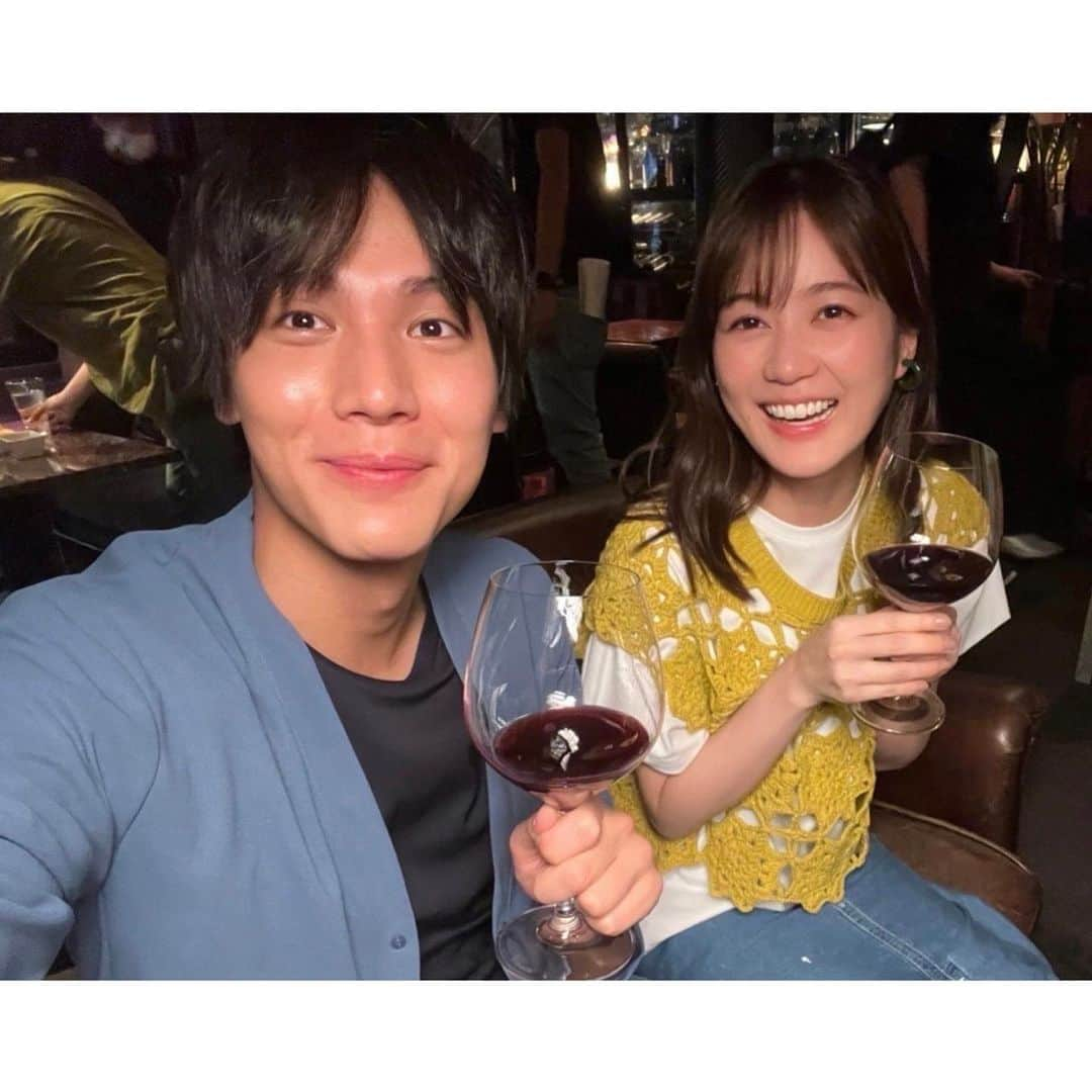 オールドルーキーのインスタグラム：「＼最終回は今夜9時‼️／  城くんと留美ちゃん🥂 大人な雰囲気👀  最後のツーショット撮らせて頂きました😆  ／ ✨いよいよ今夜9時！最終回✨ 　日曜劇場 #オールドルーキー ＼」