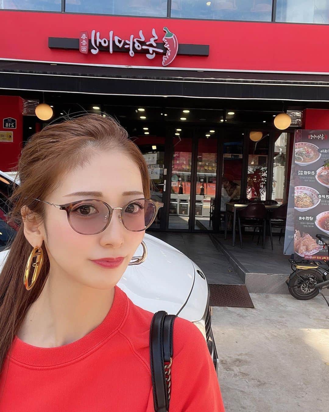 野原くるみのインスタグラム：「おはようございます☀️ 少しずつ旅の思い出を載せていくよ こちらはフラッとはいって 麺が最強に美味しかったお店。 . . . . .  .  . . . . . . . . . . . . . . . . . . . . . . . .  #韓国#旅行#韓国旅行#水着コーデ#水着#ビキニ #ソウル #料理 #グルメ #美味しい  #asianbeauty#海外旅行#ビキニ女子#プール#ビキニガール#Japanesegirls#水着女子#서울특별시 #韓国料理 #グルメ #美味しい #麺スタグラム #麺活  #らーめん部  #ラーメン #ラーメン女子  #ramen #reelsinstagram  #ラーメン好きな人と繋がりたい  #麺活  #めんへら  #麺ヘラ」