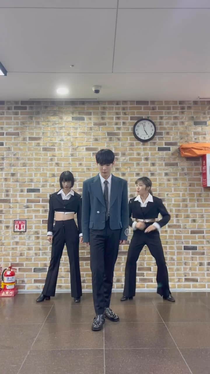 キー のインスタグラム：「가솔린 양날개 💃🕺💃」