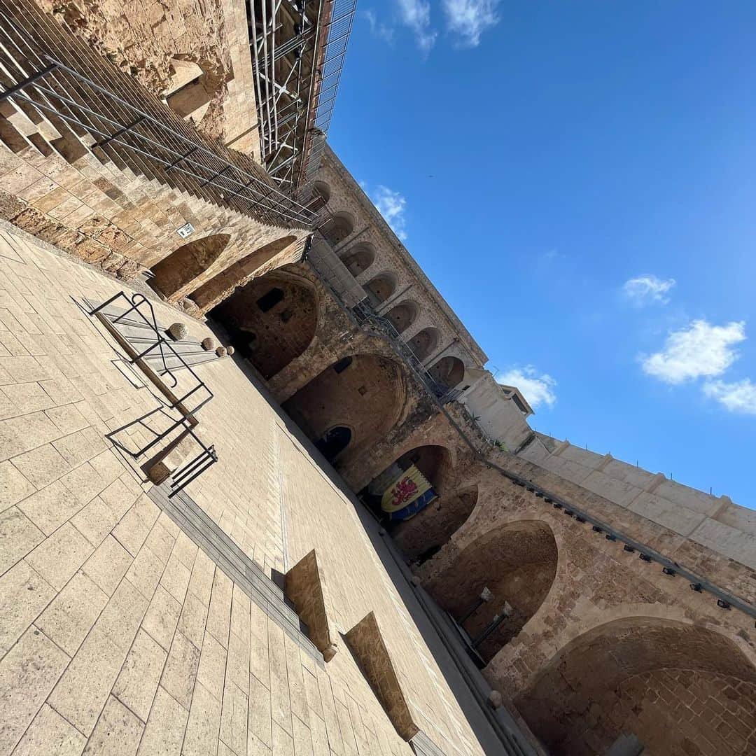 Ligia Hernandezさんのインスタグラム写真 - (Ligia HernandezInstagram)「Aquí estoy en la ciudad de Akko ( Israel ) también conocida como La antigua ciudad de Acre estaba situada en un montículo en la orilla norte del río Na’am . Se han encontrado restos arqueológicos del 2200 a.c , hallaron restos de fortalezas con las excavaciones , que brinda testimonio en tiempos bíblicos #acreisrael🇮🇱🌅 #akkoisrael🇮🇱」9月4日 9時09分 - ligiahernandezoficial