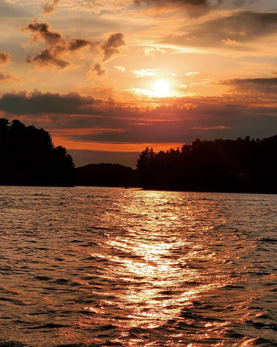 ブライアン・オーサーのインスタグラム：「Take a moment…. #muskoka」