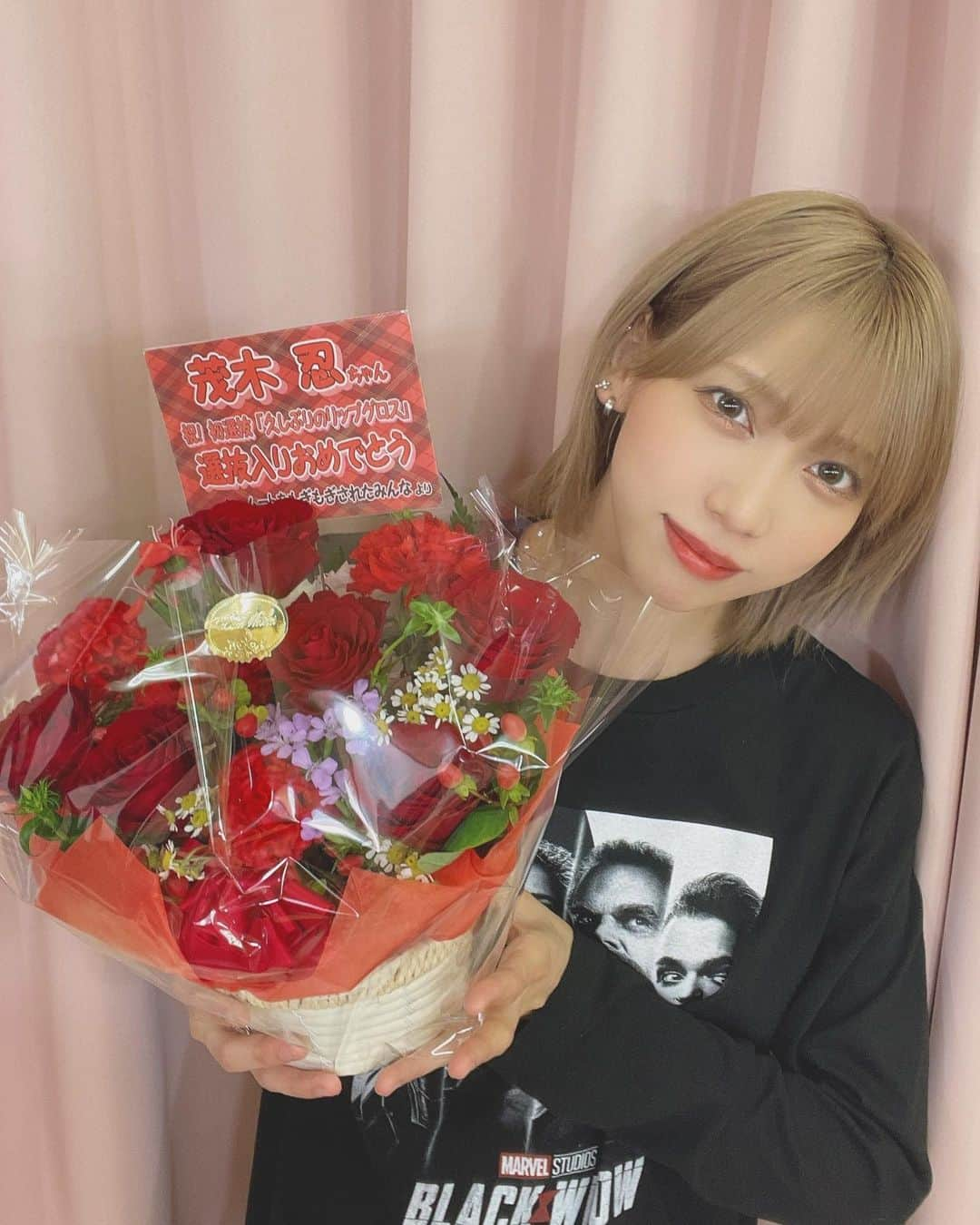 茂木忍のインスタグラム：「🌹 . いつもありがとう♡」