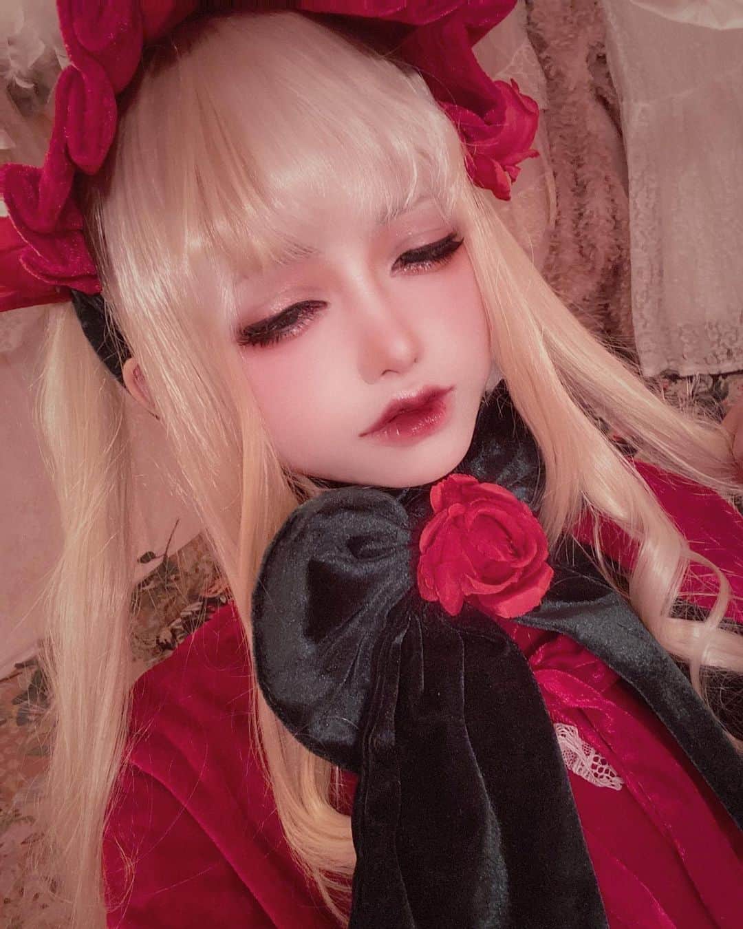 松竹ねじめのインスタグラム：「ローゼンメイデン真紅　#ローゼンメイデン #真紅 #コスプレ #コスプレイヤー #cosplay #cos #coser #dollmakeup」