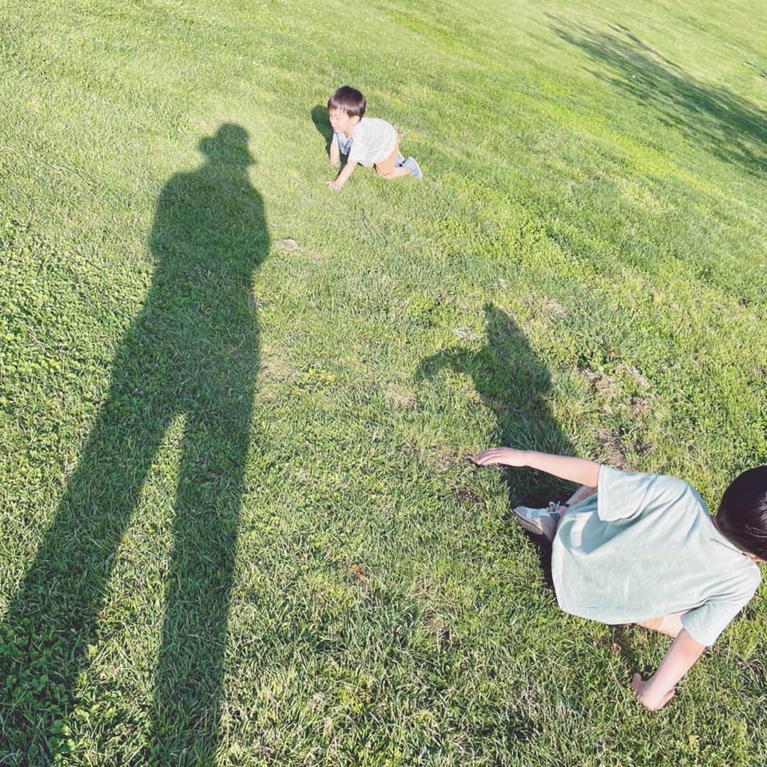 神戸蘭子さんのインスタグラム写真 - (神戸蘭子Instagram)「家族でお出かけ。 いいお天気でした🐏  #マザー牧場　#家族でお出かけ  #ママライフ　#男の子ママ　#ママコーデ　#5月の思い出」9月4日 13時47分 - ranran0414