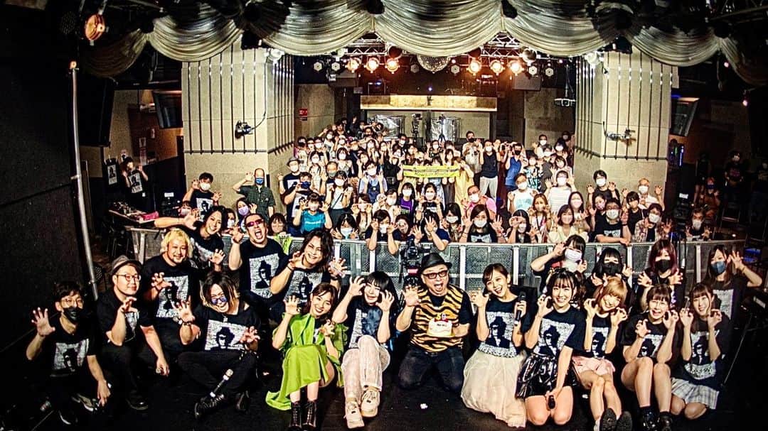 樫原伸彦のインスタグラム：「. 樫原伸彦 音楽生活40周年記念イベント NK40 GGWスペシャルライブ  フィナーレは ハッピージャムジャムを歌って踊って大団円。 音楽仲間とスタッフとお客様に恵まれ、心の温もりと優しさをマックス感じた幸せな一日でした。 ありがたいです。  そばに居てくれてる皆の音楽や人生を少しでも明るく照らせるよう役に立ちたいと思います。  来年は還暦ですが、命あるかぎり音楽しまくって最期までメロディーを発信し続ける。 NK50はあるかないかわからないけどｗゴールは決めず戦います。  応援してくれてる皆様、ありがとうございます。引き続きのご支援をよろしくお願いいたします。」