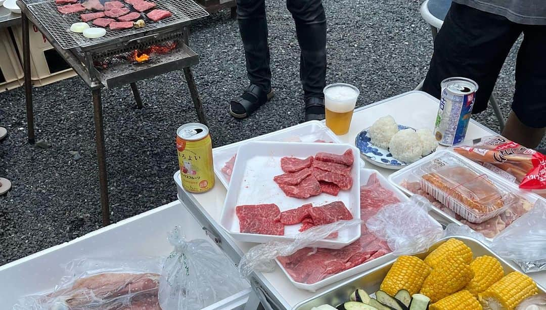 高橋聡文さんのインスタグラム写真 - (高橋聡文Instagram)「8月の思い出🏝 ドームで投げたり 実家でBBQしたり イカ丼食べたり 01の雲丹食べたり 淀川の花火見たり 楽しかった🥰  #ドームで投げるならスパイク履きたい #晴れ後雨後晴れBBQ #小さい頃から知ってるドライブイン吉田さんで初イカ丼 #ウニ消えた #人多すぎたけど花火感動した」9月4日 15時23分 - akifumi0529