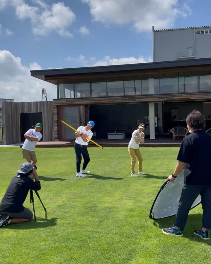 横田英治のインスタグラム：「ゴルフダイジェストさんの撮影&取材でした〜😆🎶⛳️  スタッフと生徒さんに協力してもらってよいページができそうです‼️ #ヒールクリーク  #ロサーセン  #キャロウェイゴルフ  #テーラーメイド  #ロイヤルコレクション  #イオミック  #グラファイトデザイン  #トラックマン  #アディダスゴルフ #ゴルフダイジェスト  ＠クラブハウス」