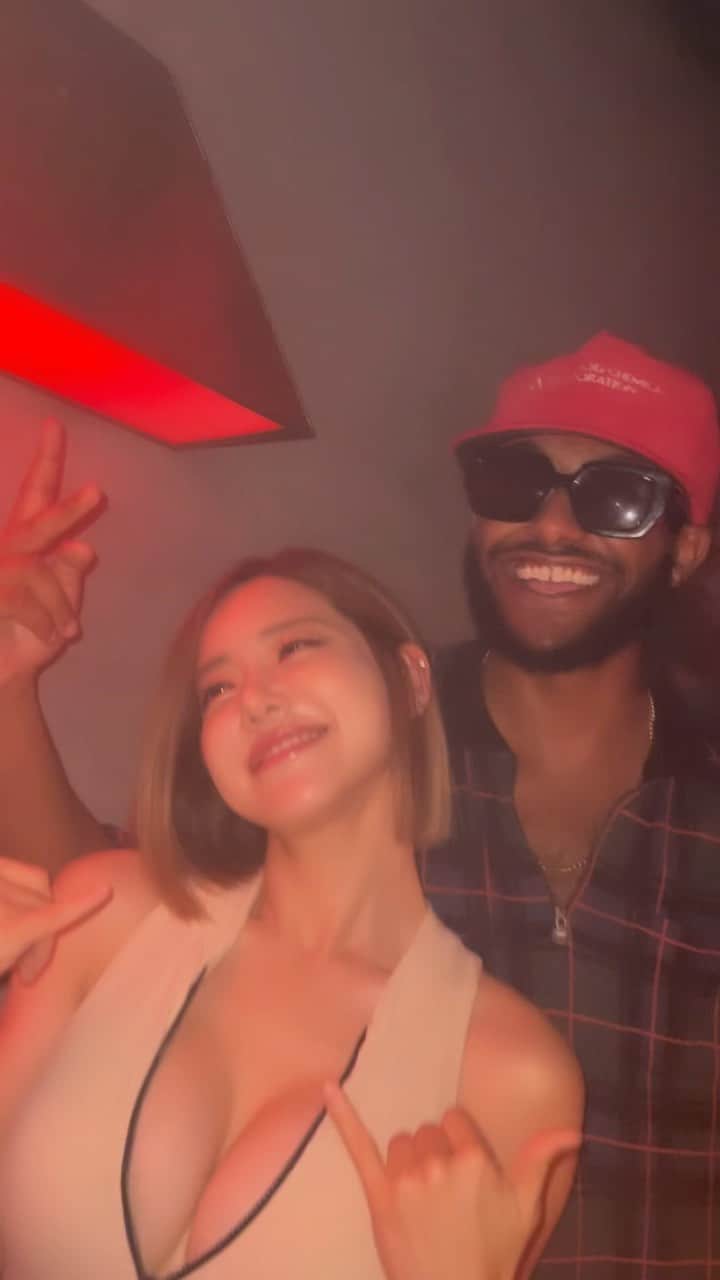 のインスタグラム：「@amine Finally we met! Glad to see my friend in Kor!!💃🏻💃🏻❤️‍🔥❤️‍🔥」
