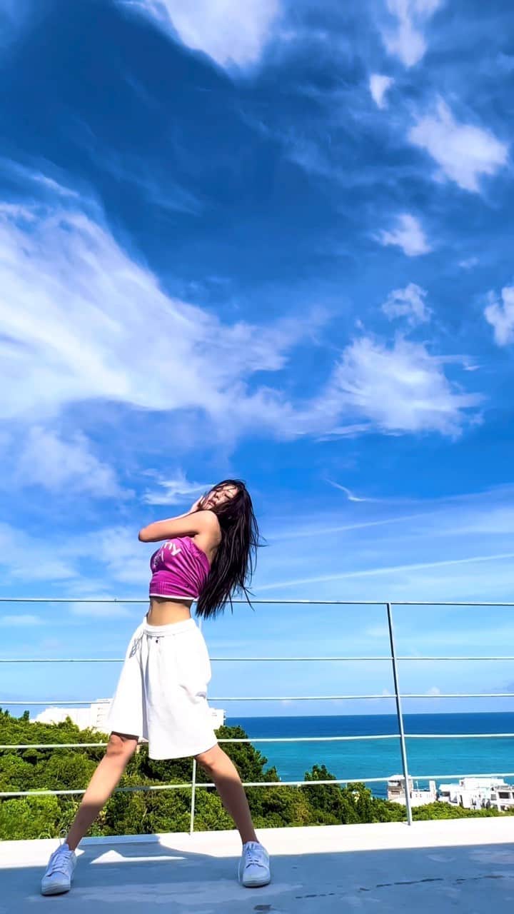 ハダムのインスタグラム：「오키나와텐션2💖 이정도면 뉴진스 찐사랑🥹 . . . Artist @newjeans_official  Choreo by @blackqworld  #newjeans #attention #dancechallenge in #okinawa」