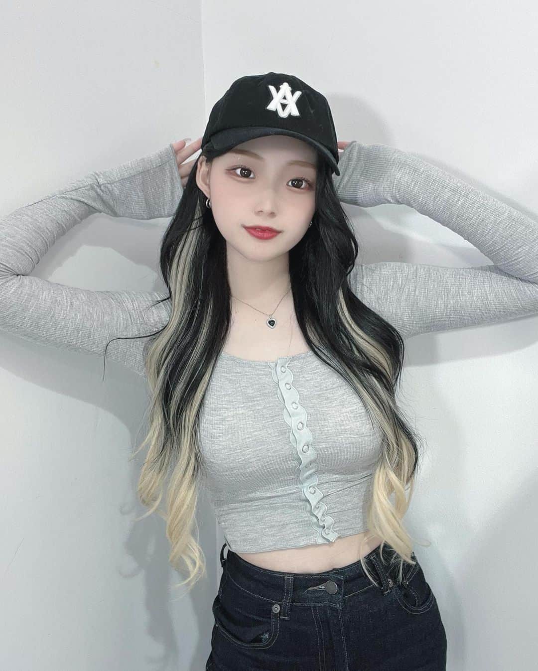 ゆうなのインスタグラム：「帽子似合うかしら？  ADLVのアイテムがクーポンコードで500円offになります！💕 9/8~9/19までです！ クーポンコード【60support】」