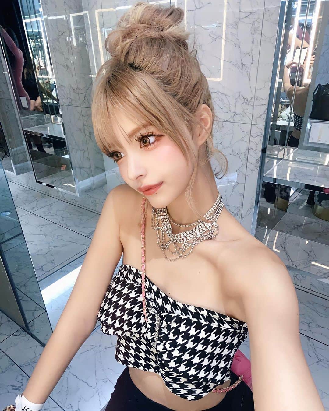 アンジェリカのインスタグラム：「👱🏻‍♀️❤︎ ┈┈┈┈┈┈┈┈┈┈┈┈┈┈┈┈┈┈┈┈ 𝐧𝐮𝐭𝐬 𝐧𝐢𝐠𝐡𝐭の時の私服載せてなかった💦👾」