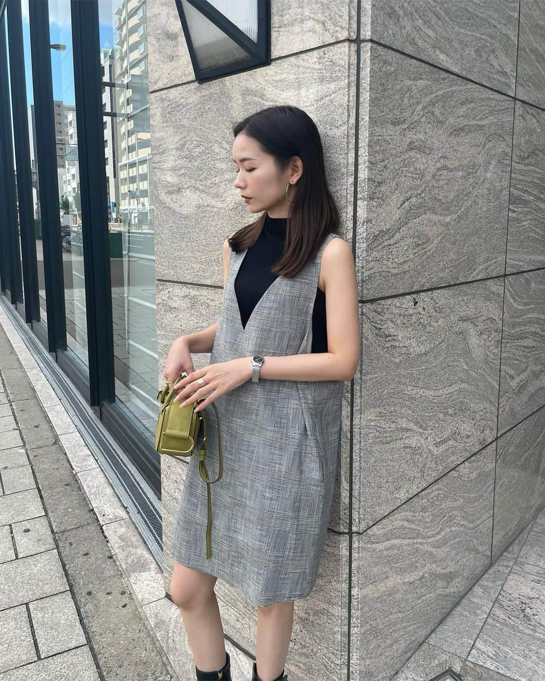 宮所舞のインスタグラム：「まだ暑い日もあるけど 最近は秋意識のお洋服😙🍂⛅️#dkr服」