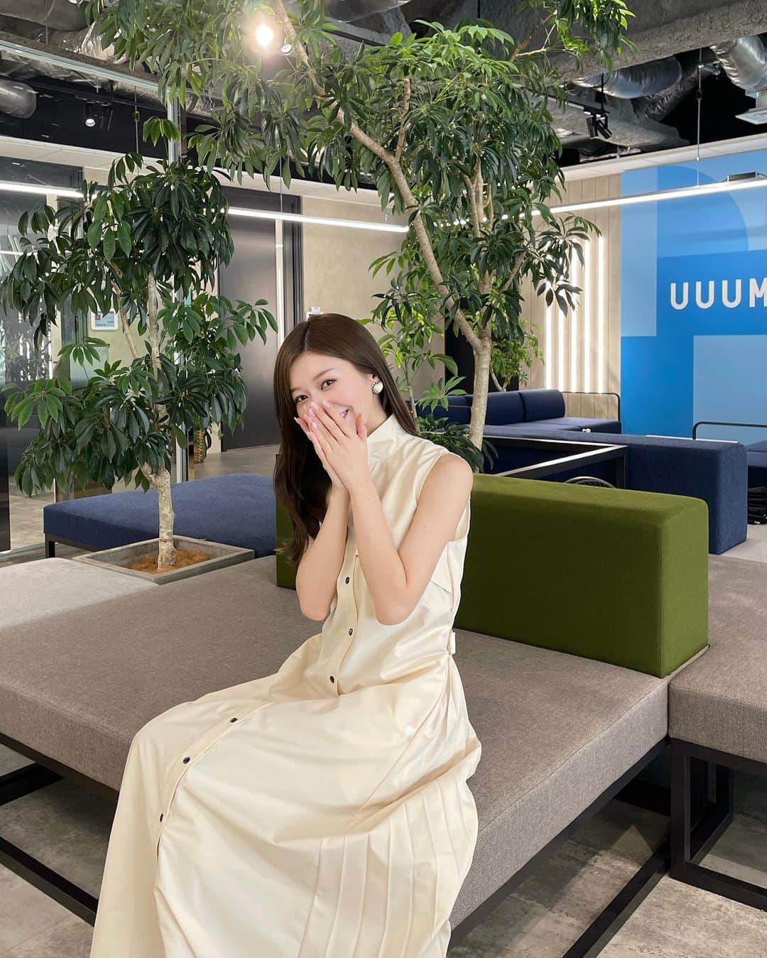 石崎日梨のインスタグラム：「⁡ イエローワンピ🍋🛵📒 沢山取材していただきました~★ ⁡ dress @united_tokyo」