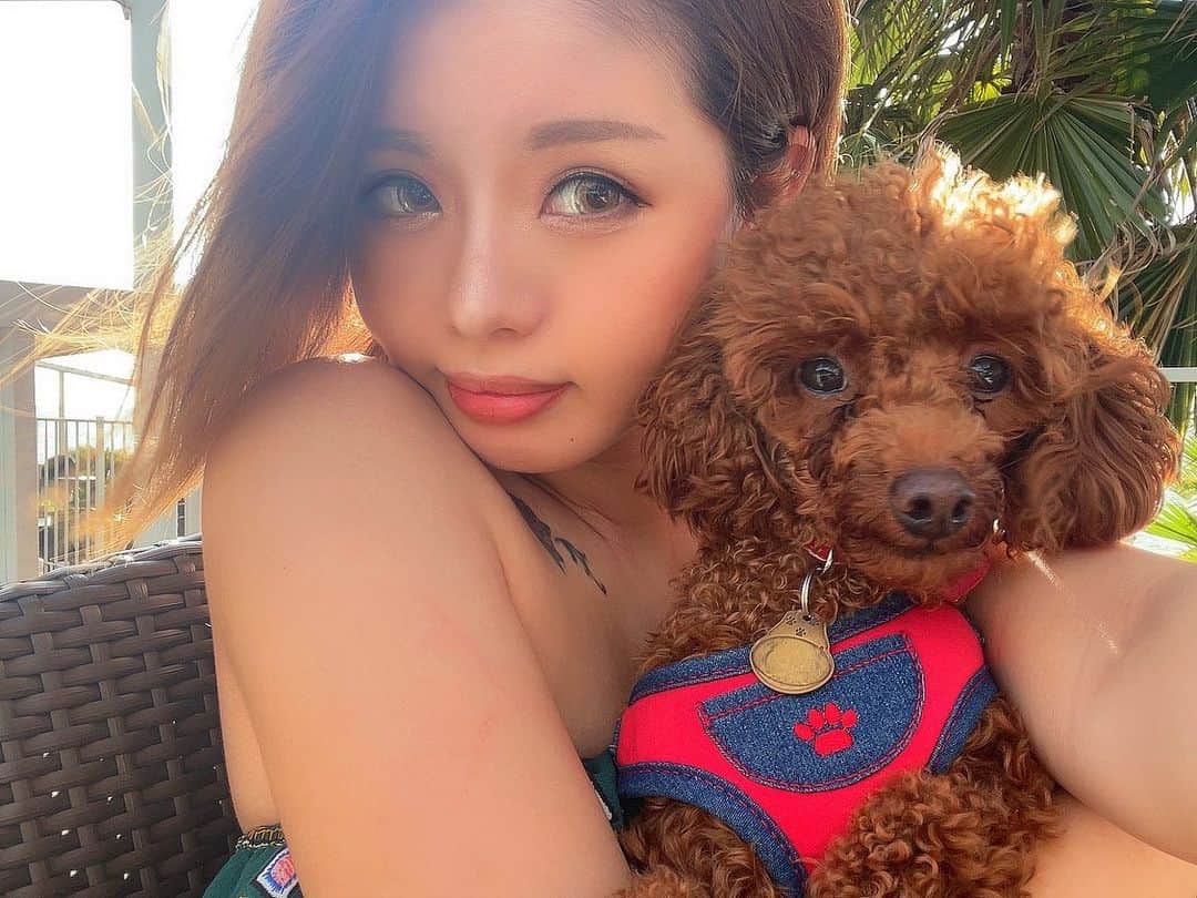 AIRU〔あいる〕のインスタグラム：「妊婦生活🤰♡  今年の夏は悪阻で家に篭ることが多かったけど、 だいぶ体調が落ち着きやっと夏らしいことができた🌻 あっくんありがと☺︎  だーーいぶむちむちになりました🐽  #bbq #summer #まるはリゾート」
