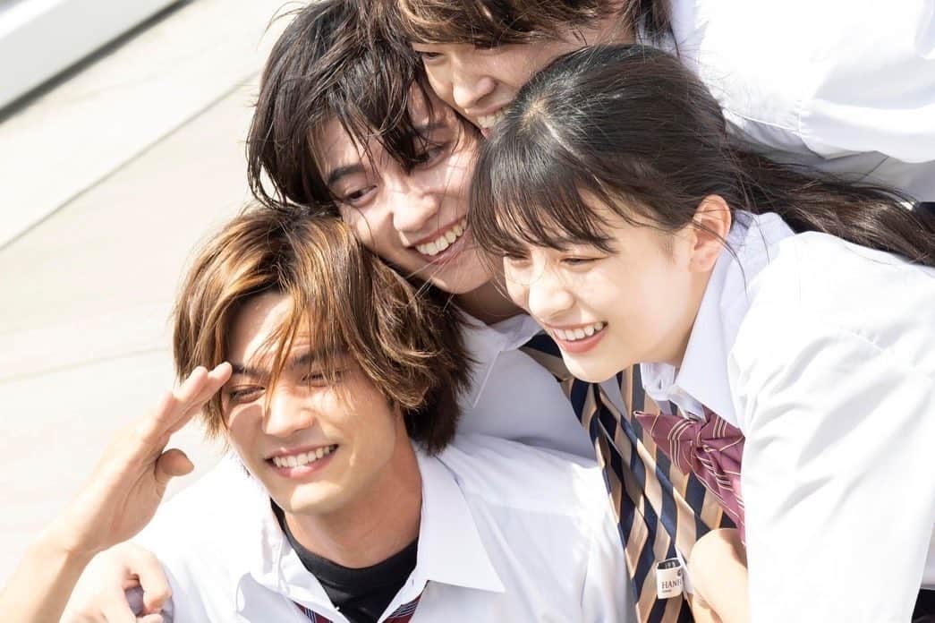 のインスタグラム：「ばかやろうのキス、 やり直したいファーストキス ありがとうございました🥰  たくさんの思い出で。  TVerで見れます！  #ばかキス」