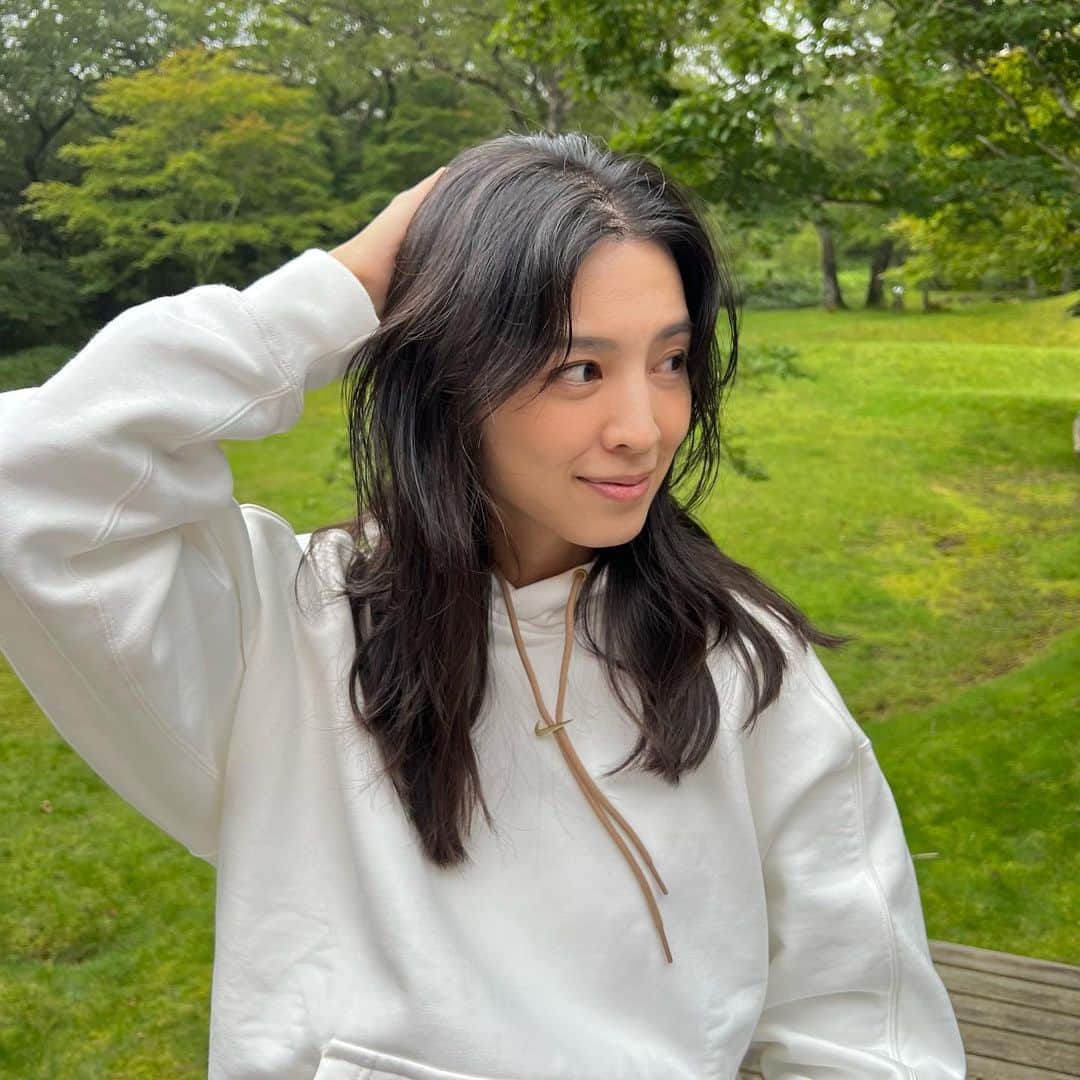 申真衣のインスタグラム：「毎年恒例⛰山の家へ(友達の) ただごはんを食べて一緒に時間を過ごすだけでなんと幸せな 自然に癒され🌿子どもたちの成長も感じた🥺  #TWICEで踊る踊る #ギャルの片鱗が #母は夜更かしできる歳ではなかった」
