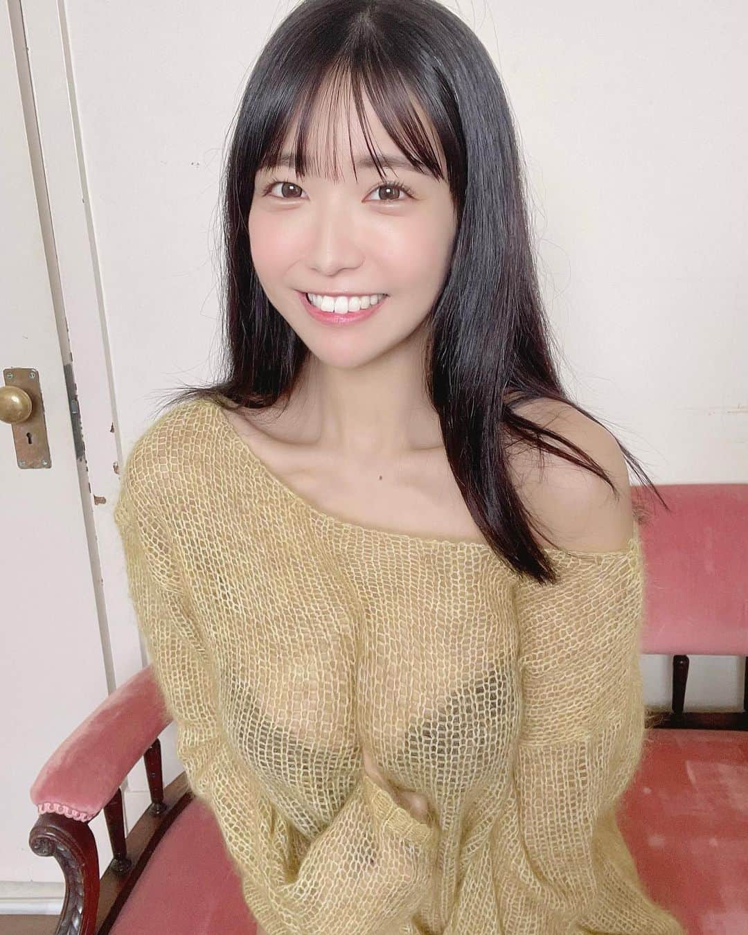 天羽希純のインスタグラム：「ついに明日発売となりました #週プレ 💜  自分史上1番のナイスボディで挑んだつもりです！ みんなに沢山愛される作品になったら嬉しいです…😭💕  明日からオフショットを #きすみ週プレweek でバンバン放っていくので全部受け止めてください💋  手始めにお気に入り衣装の透けニットをプレゼント🎁💜  #週プレ #アイドル  #グラビア #gravure #水着 #ビキニ #swimwear #bikini #泳裝 #コスプレ #cosplay #谷間 #適乳 #巨乳 #フェチ #くびれ #太もも #脇 #鎖骨 #おへそ」