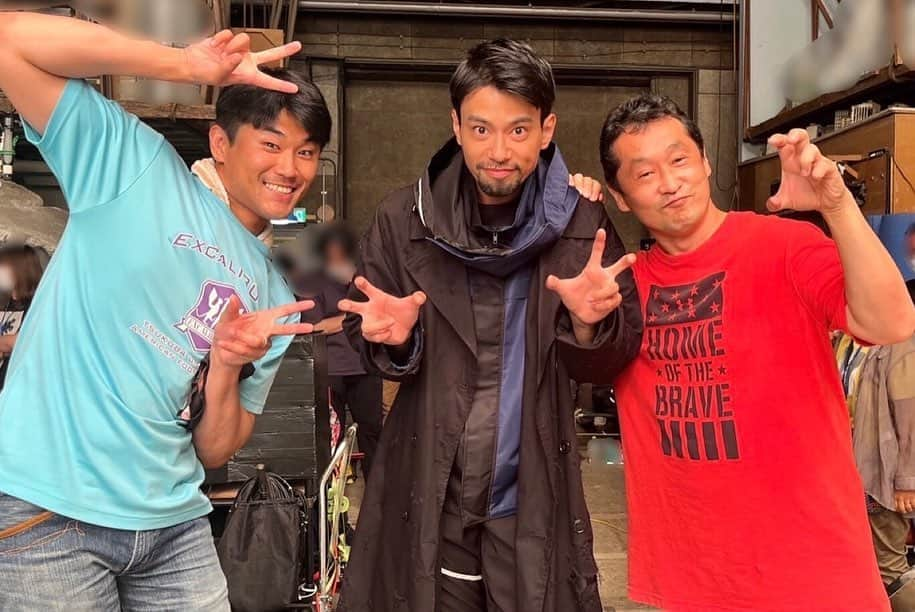 金城大和さんのインスタグラム写真 - (金城大和Instagram)「『仮面ライダーギーツ』第一話、ご視聴誠にありがとうございます！  ライダーシリーズ屈指のスピード戦士の誕生と、スピードの向こう側をご堪能いただけましたでしょうか？笑笑 （音速の四天王に割って入るかという勢いでした）  きっと、伝説の爪痕刻めましたよね！  『光陰矢の如し』  武器はアロー（矢）、スピード戦士だったので、私は彼をそう漢字で記したい。  これから一年間『仮面ライダーギーツ』、そして“仮面ライダーシロー”も応援よろしくお願いいたします。  素敵な日曜日でございましたとさ。」9月4日 21時54分 - yamatokinjo