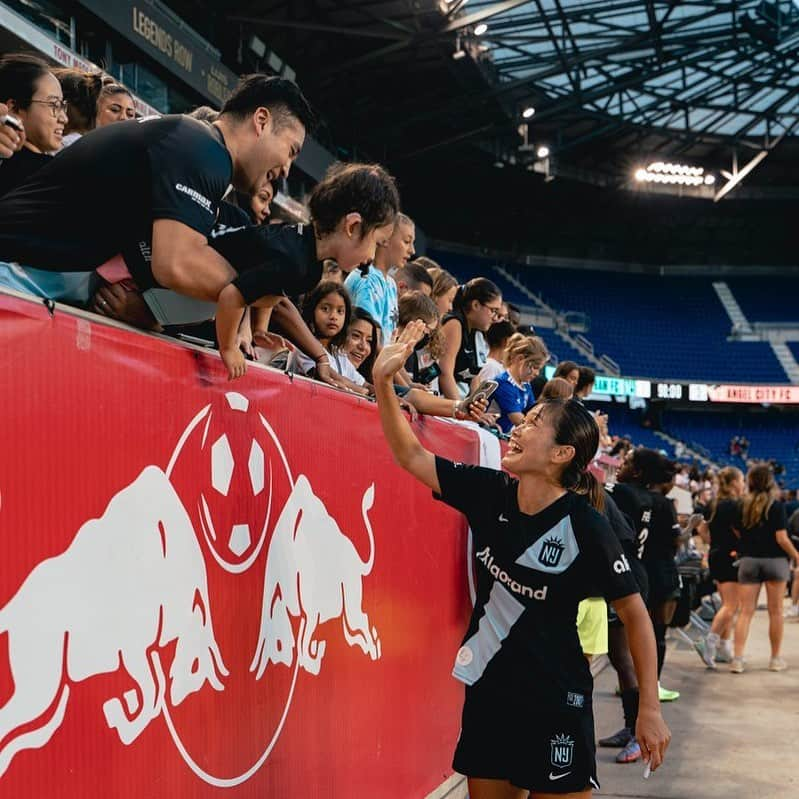 川澄奈穂美さんのインスタグラム写真 - (川澄奈穂美Instagram)「💙GAME DAY🖤 ▽ ⚽️NWSL2022 -WK1🏆 🇺🇸9月4日(日)17:00ET K.O. 🇯🇵9月5日(月)06:00K.O. 🆚NC Courage 🏟Red Bull Arena(Harrison, New Jersey) ▽ 🖥ライブ配信 🇺🇸➡️Paramount+ 🇯🇵🌐➡️watch live on Twitch https://twitch.tv/nwslofficial2  【Twitch】アプリ内で【nwslofficial2】と検索。【スケジュール】から【NJNY vs. NC】をクリックで観られます🙆🏻‍♀️ ▽ ℹ️試合情報 https://www.nwslsoccer.com/game/nj-ny-gotham-fc-vs-north-carolina-courage-2022-09-04/latest  📰プレビュー https://www.gothamfc.com/news_article/show/1238048  🎫チケット https://www.ticketmaster.com/njny-gotham-fc-tickets/artist/2777937?home_away=home&CAMEFROM=CFC_NJNYGOTHAM_SOCIAL_PLAYER_9NK ▽ 延期になっていたホーム開幕戦がやっと開催されます⚽️今週NWSLはこの試合だけですので集中して観戦できますよ😆 応援よろしくお願いします📣」9月4日 22時22分 - naho_kawasumi_9