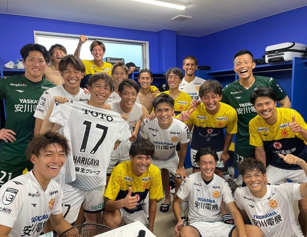 長谷川光基さんのインスタグラム写真 - (長谷川光基Instagram)「. vs FC今治　3-2  全員で掴んだ勝利。 次も絶対勝つ。  応援ありがとうございました！  #ギラヴァンツ北九州 #20 #やす首絞めてごめん笑 #つい嬉しくて絞めすぎた #たけくんおかえり」9月4日 23時02分 - kouki.0427