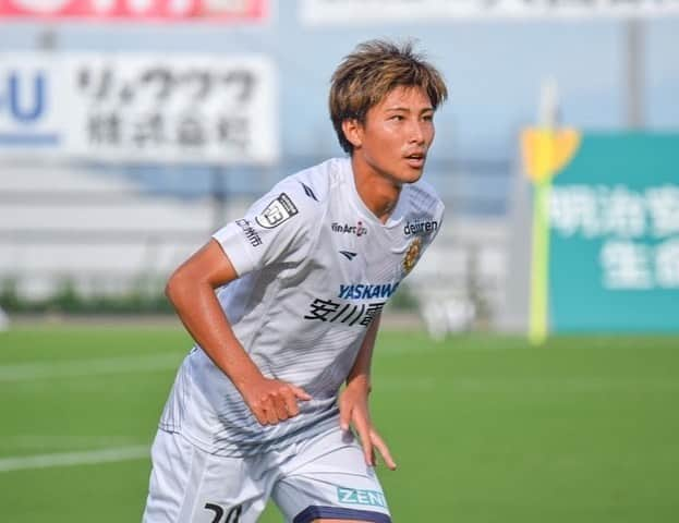 長谷川光基さんのインスタグラム写真 - (長谷川光基Instagram)「. vs FC今治　3-2  全員で掴んだ勝利。 次も絶対勝つ。  応援ありがとうございました！  #ギラヴァンツ北九州 #20 #やす首絞めてごめん笑 #つい嬉しくて絞めすぎた #たけくんおかえり」9月4日 23時02分 - kouki.0427