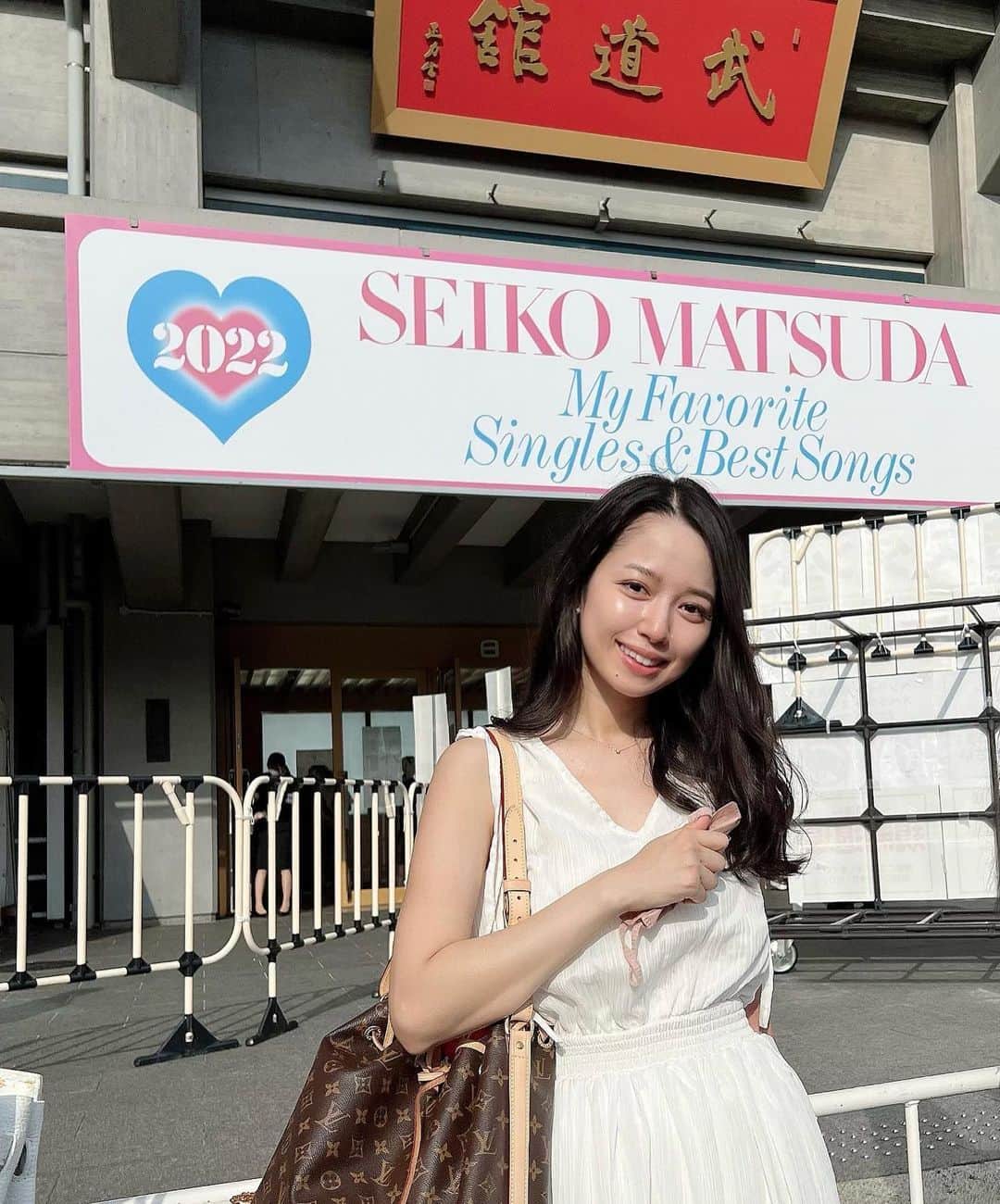 高山璃奈のインスタグラム：「⁡ 聖子ちゃんのライブ、 今年は初日と最終日で見に行くことができました！✨ ⁡ 初日の緊張感と千秋楽ならではの高揚感、 両方味わうことができて幸せでした(^^)♪ ⁡ そして聖子ちゃんの 何があっても全うする姿がとてもかっこよくて、 今回もまた沢山の感動と幸せをもらいました🍀 ⁡ 「ever since」いつかアルバムに入ると嬉しいなぁ。 ⁡ ちなみに聖子ちゃんの武道館でのステージは 昨日で121回目だったそうです。 本当にすごい…✨ ⁡ 走り続ける聖子ちゃんは私の永遠の憧れです(*^_^*)💐 ⁡ ⁡ #松田聖子 さん #聖子ちゃん #myfavoritesinglesandbestsongs  #feliciaclub #フェリシアクラブ #日本武道館 #聖子ちゃん大好き」