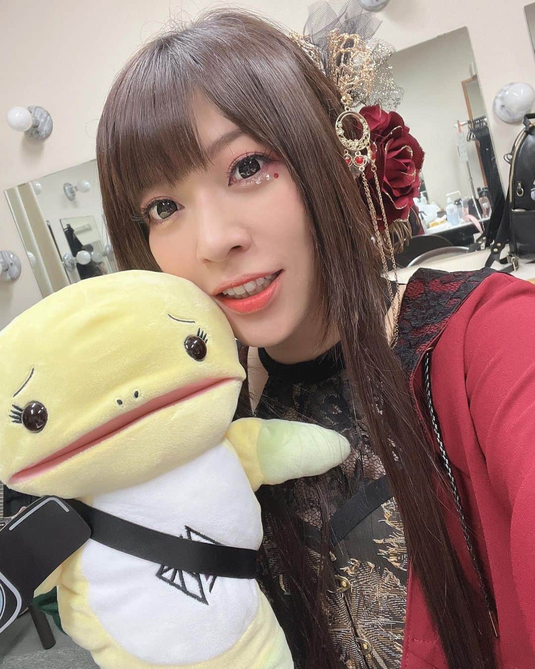 鈴華ゆう子のインスタグラム：「#愛媛県  #松山市  ありがとうございました！ #和楽器バンド として来れたのは5年ぶりでした。 会場のお客様は、本当におっとりと温かい空気で、こんなに皆様が全体を楽しそうに見渡してくれている雰囲気というのも、本当にいいなと感じました。 全国ツアーの中でも、ゆとりのある工程で来れたおかげで、初めて  #道後温泉 にも足を運ぶ事が出来ました。 道後温泉本館の湯にも浸かることが出来ました。 鯛釜飯は二日間食べました！ 坊っちゃん団子も食べたよ🍡( ́•ૢ⌔•ૢ ̀) もっともっと愛媛を知りたいっ！ プライベートでも、絶対また来たいと強く思ったのでした。 松山、ありがとう！！  #ボカロ三昧2  #ボカロ三昧2大演奏会  #鈴華ゆう子  #和楽器バンド全国ツアー  #Wagakkiband  #yukosuzuhana」